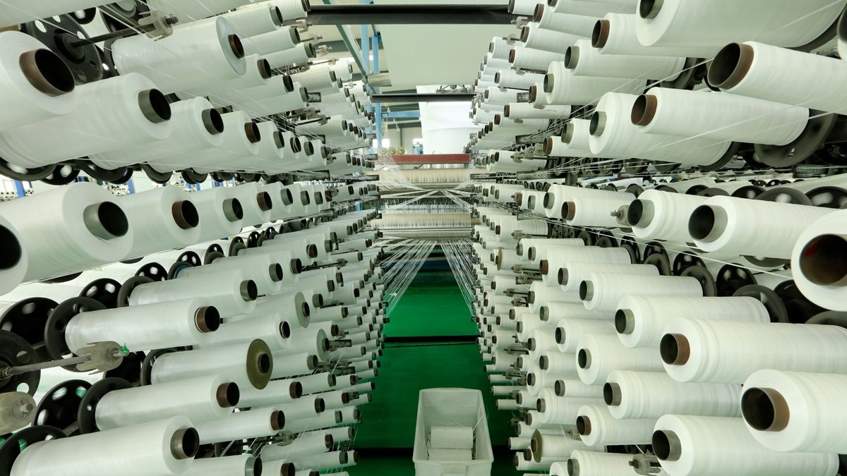 Mango lanza dos colecciones con fibras recicladas posconsumo